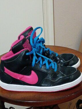 Nike Son of Force Mid Sneaker Big Kids. Black/Pink. Size: 3Y
